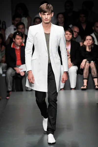 Look 1
